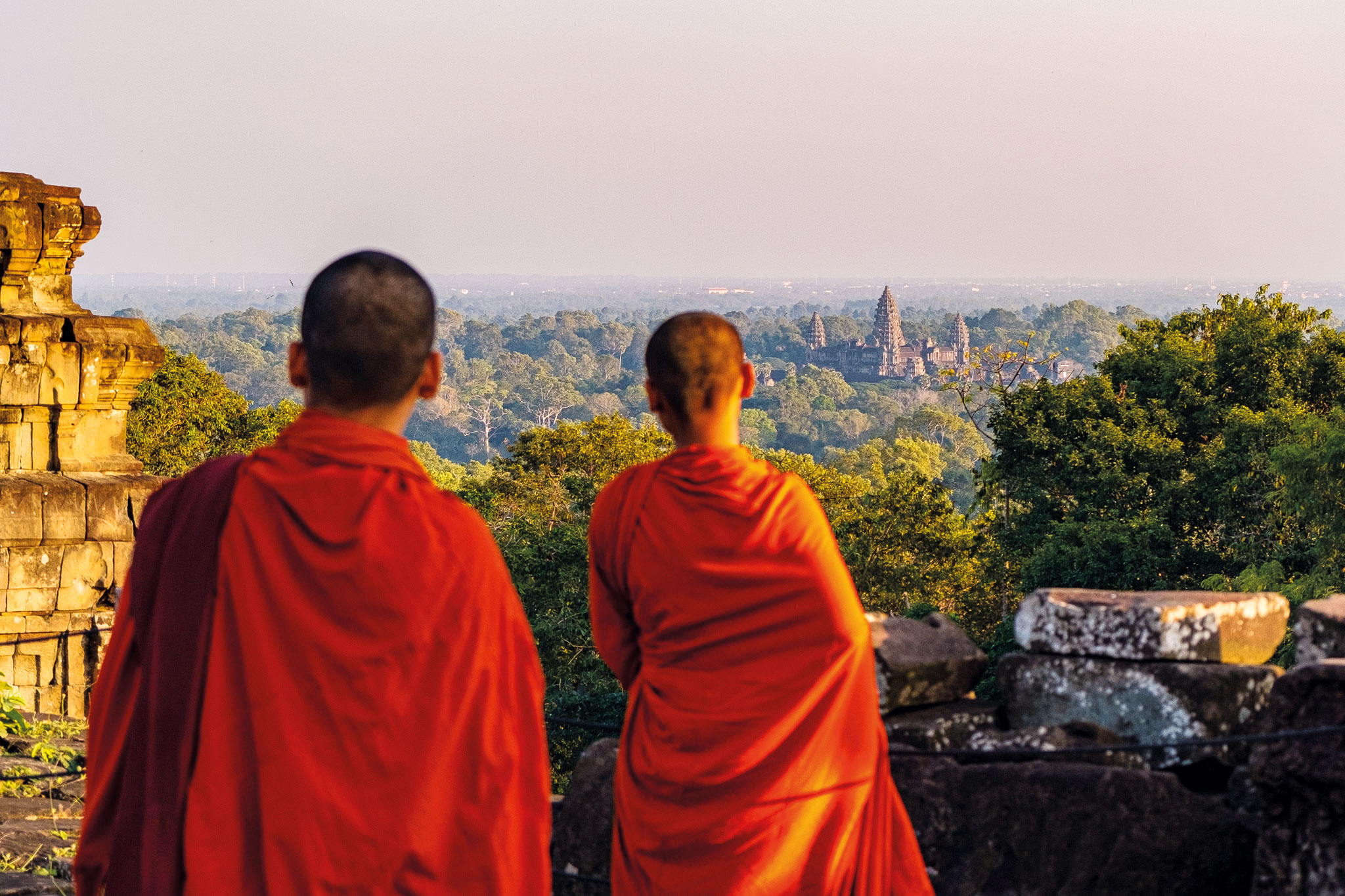 Monks-Angkor-Wat-Kambodscha